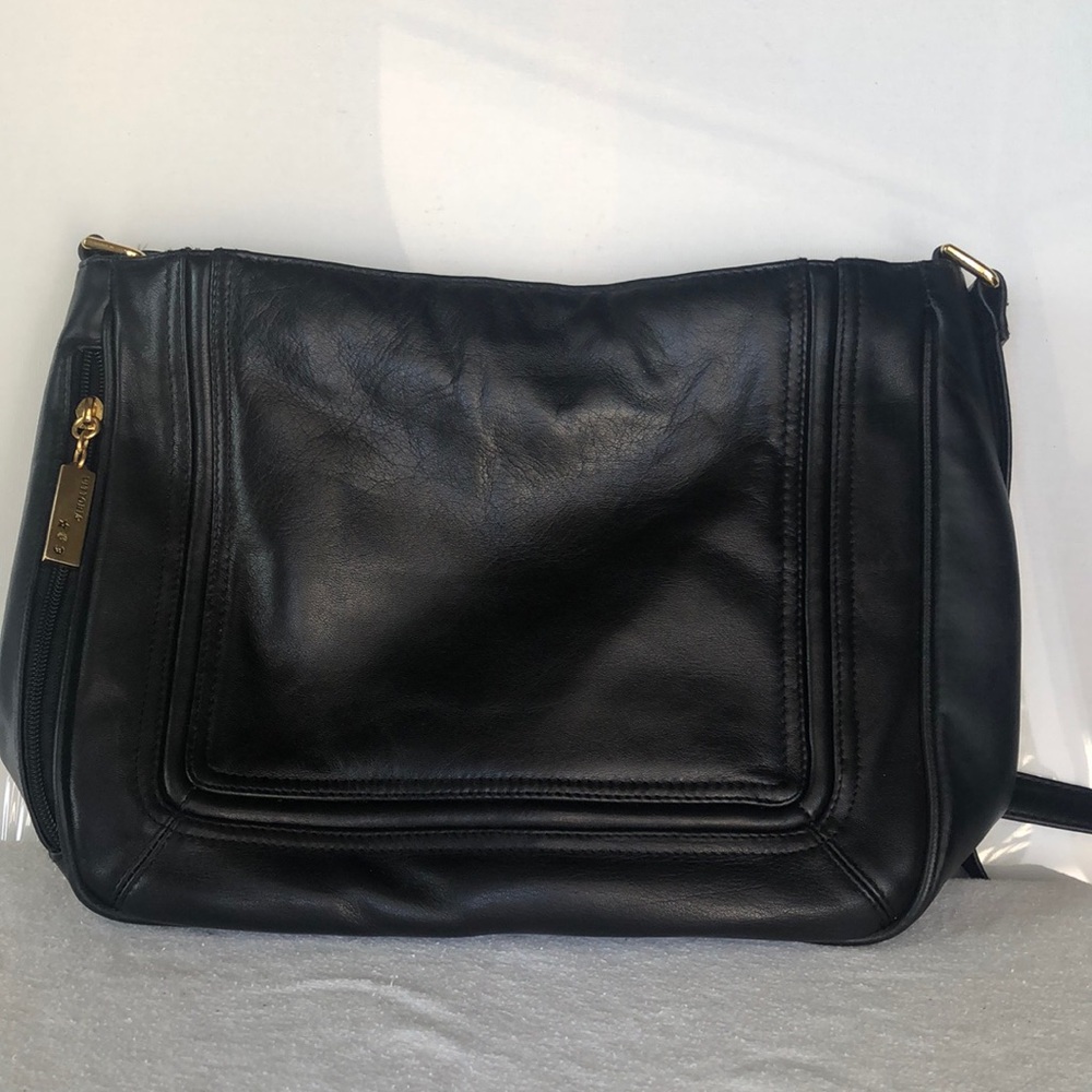 VITTORIA black soft leather handbag with long leather straps.